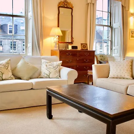 Period Property On Castle Street Edinburgh Exterior photo
