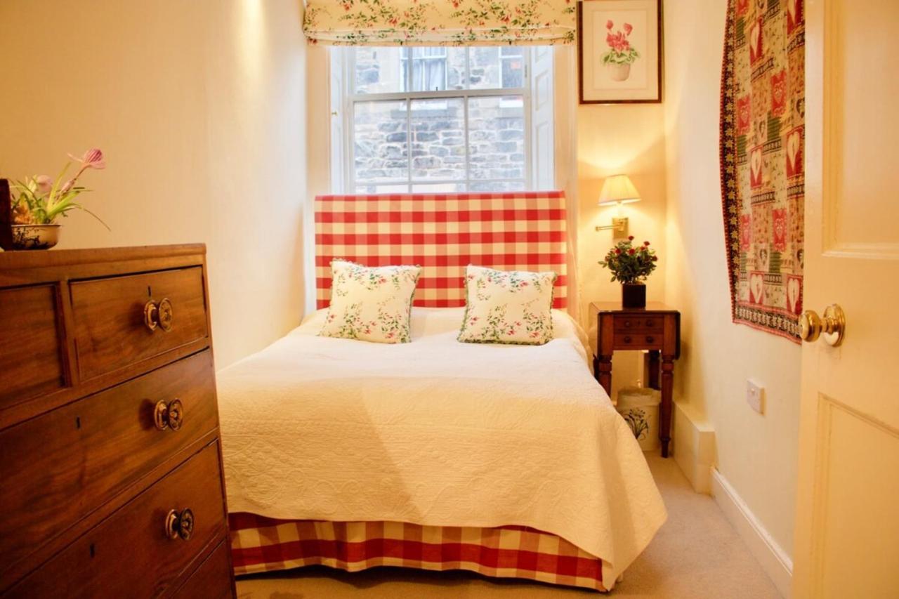Period On Castle Street Apartment Edinburgh