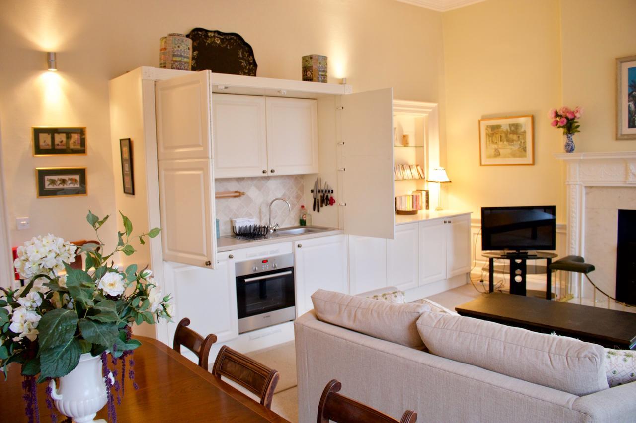 Period On Castle Street Apartment Edinburgh